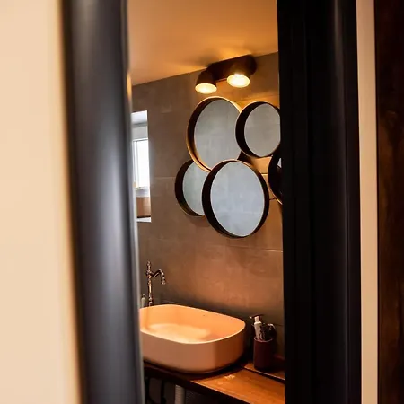 Cista Desetka! - Sa Garaznim Mestom * Novi Sad