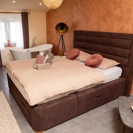 Cista Desetka! - Sa Garaznim Mestom Apartment Novi Sad