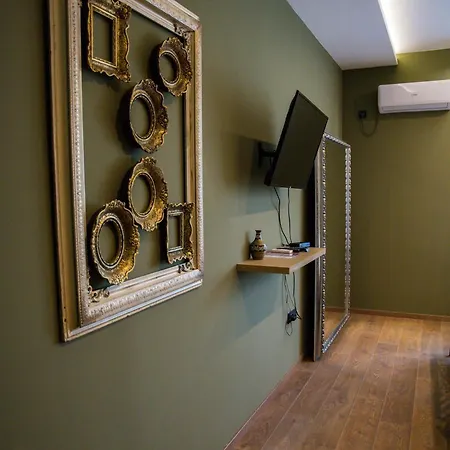 Cista Desetka! - Sa Garaznim Mestom * Novi Sad